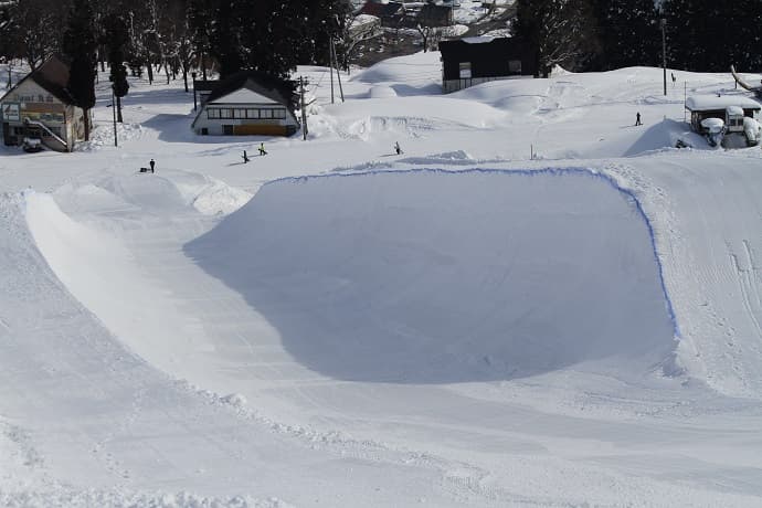 石打丸山スキー場に世界最大級のハーフパイプがオープン！