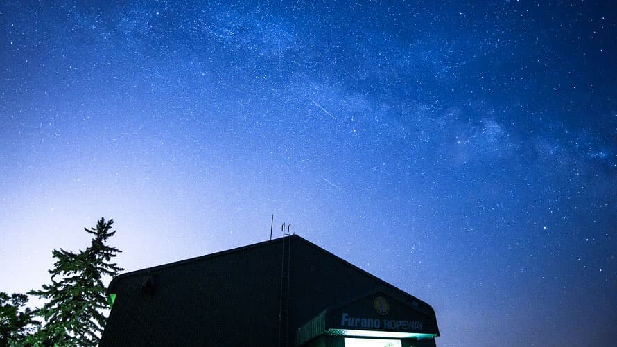 北海道・富良野スキー場、2025年7月1日（火）よりロープウェーに愛犬と一緒に乗車できる「絶景空中散歩」や「ドッグラン」を開催