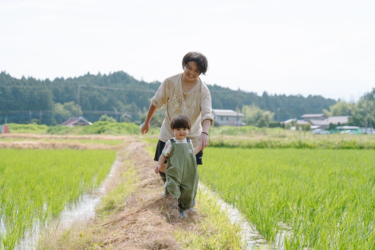 栃木・那須の秋を親子で収穫！黄金色の田んぼで学ぶ「秋の田んぼ教室」を開催