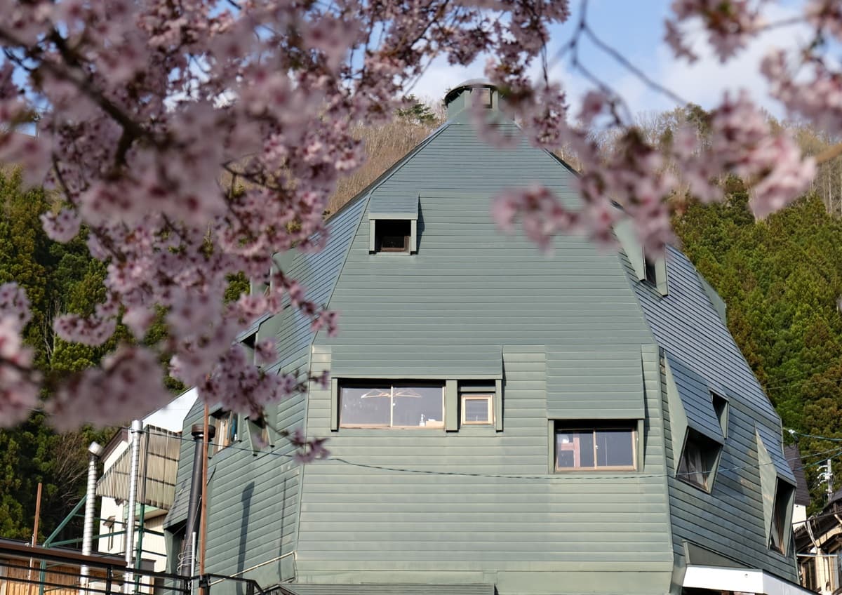 【野沢温泉村の魅力を五感で体感】重要文化財の特別な空間で、心身ともに満たされる体験を。湧水テントサウナと地元の食材を使ったBBQプラン