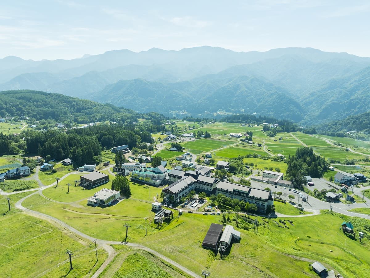 長野・白馬アルプスホテルに、山の麓で6種類のプールや露天ジェットバスを通年楽しめる新アクティビティ施設が8/10オープン