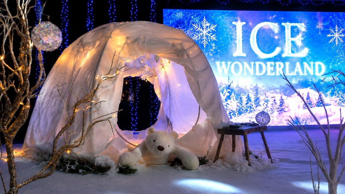 真夏の大阪で雪国気分！WHATAWON「ICE WONDER LAND」8月23日まで開催。そり滑りやスケート体験も