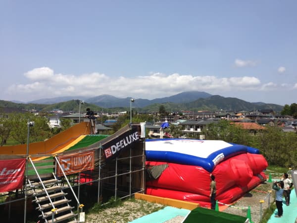 バグジャンプ施設【湘南BURSH】でスノーボードNEWモデル試乗会開催！ - 画像2