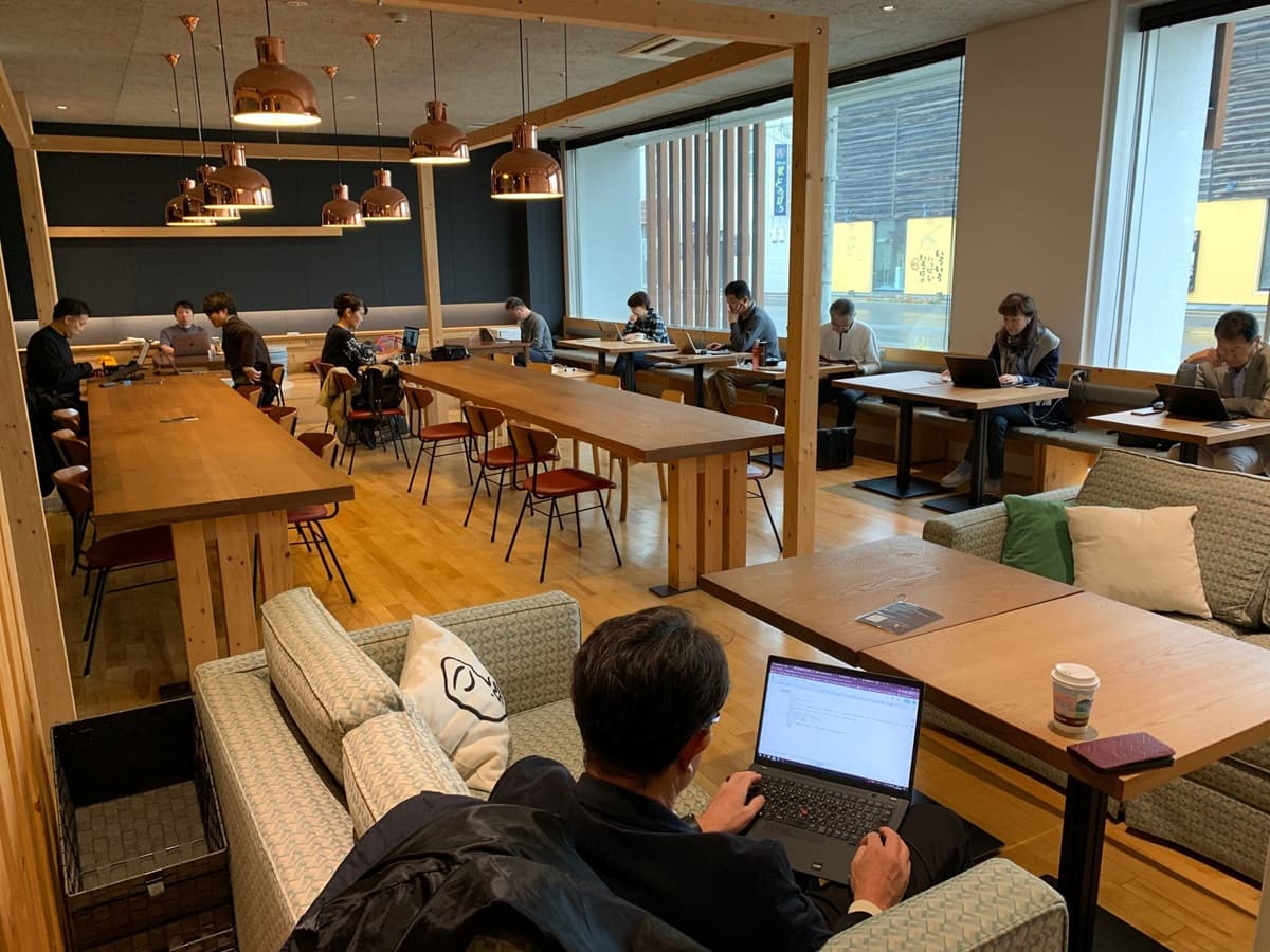 富良野市、ワーケーション助成金の受付を開始。市外の社員やフリーランスを対象に多様な支援を提供