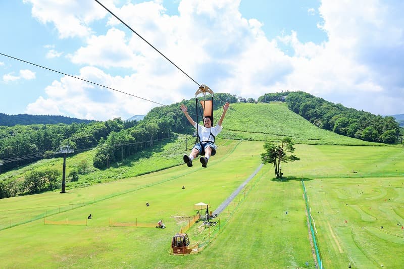 夏休み家族旅行プランに！絶景ジップラインなど多彩な遊びを　【群馬県天狗山プレイゾーン】