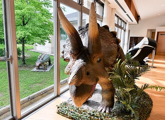恐竜のまち・勝山に「恐竜のお宿&SPA」誕生。恐竜博物館近くの温泉施設がリブランドオープン