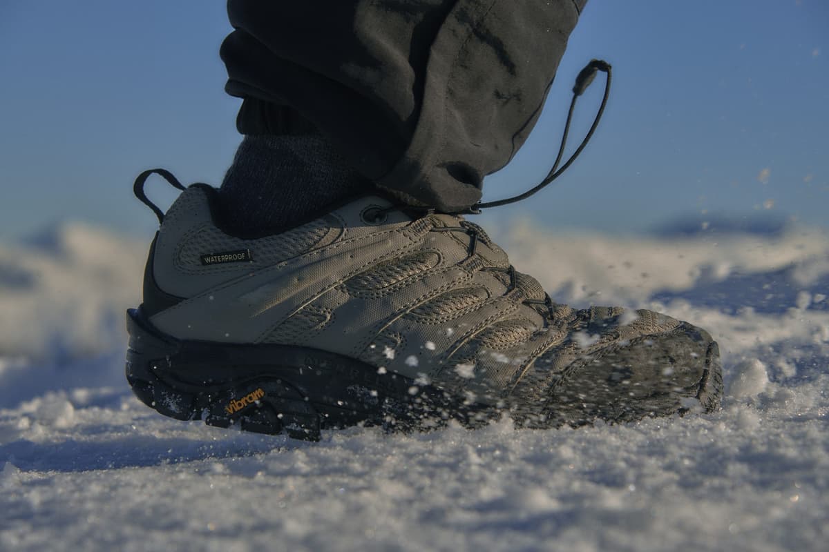 MERRELL「MOAB 3」に冬仕様が登場。Vibram® Arctic Grip搭載で雪や凍結路面に対応