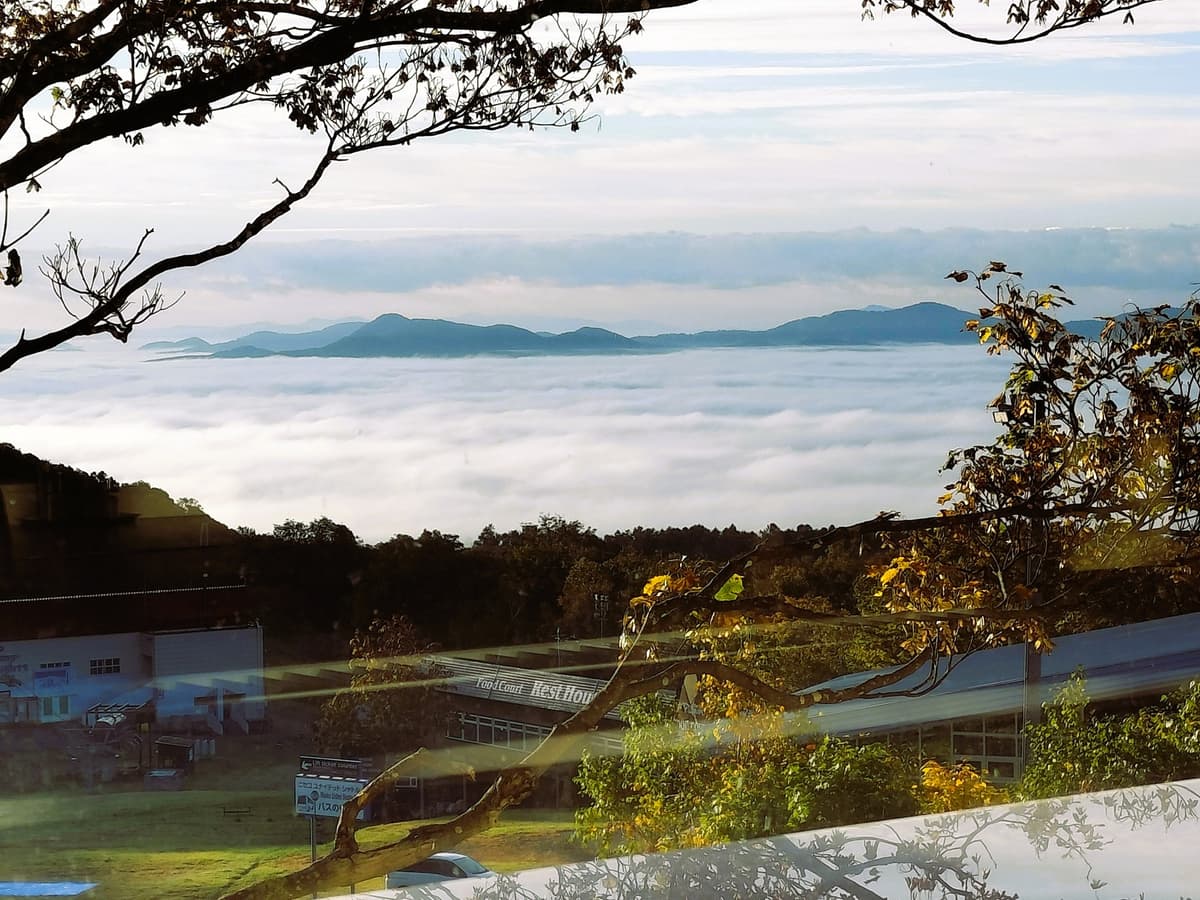 ニセコで秋から冬への季節の移ろいを楽しむ。雲海と北海道の味覚を満喫するリゾートステイ
