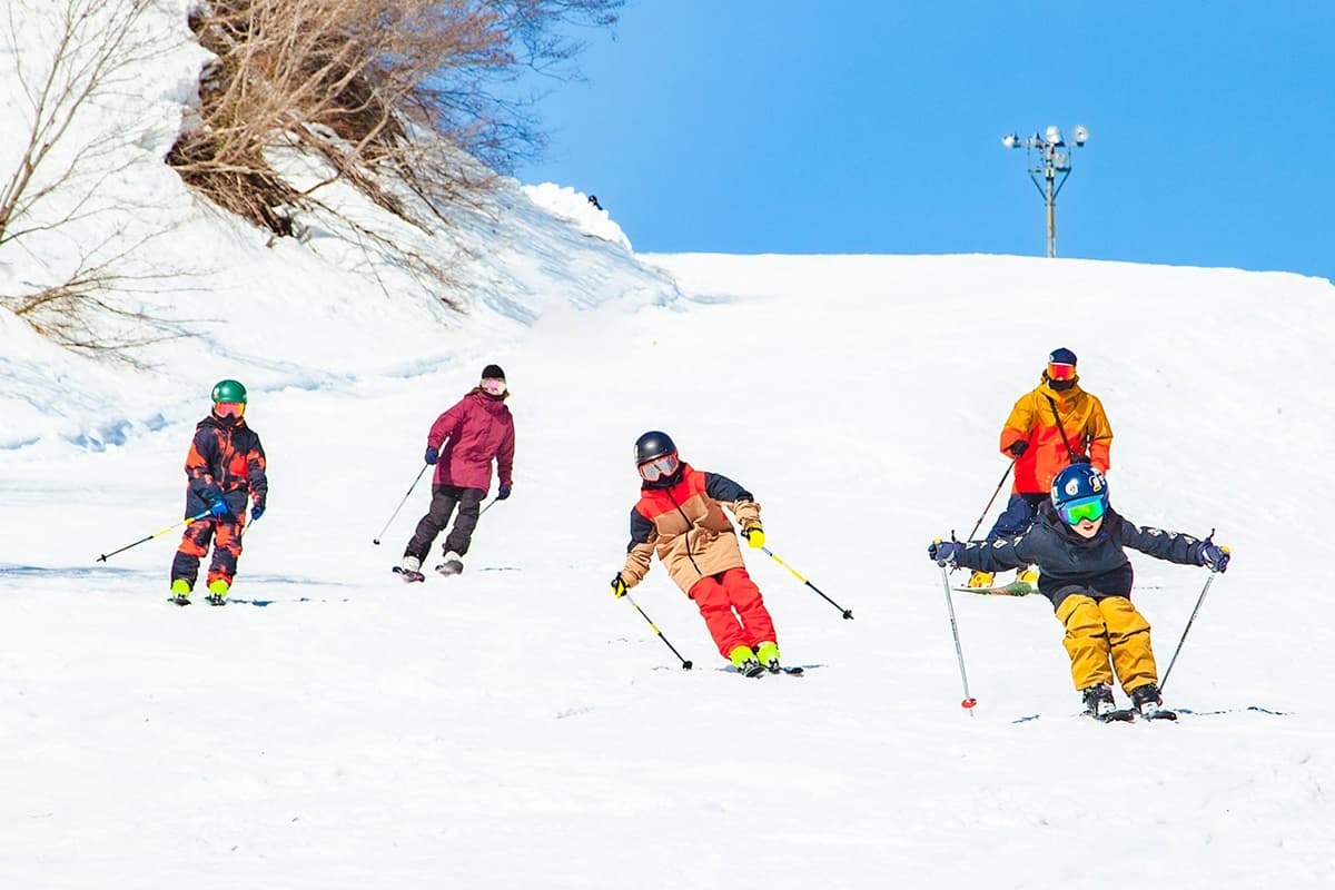 初めての雪遊びから本格滑走まで楽しめる「湯沢中里スノーリゾート」 2025年12月28日（日）より営業開始