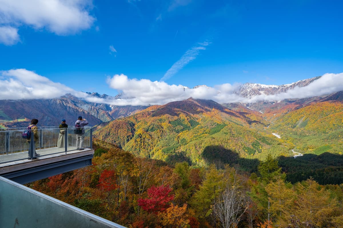 白馬岩岳を早朝貸切！1日1組限定、北アルプスの絶景を楽しむ秋限定プラン