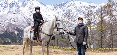 【北アルプス乗馬体験】白馬で感動！白い馬と新体験！