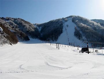 この冬は100％天然降雪のゲレンデと100％掛流し温泉の平湯温泉で！