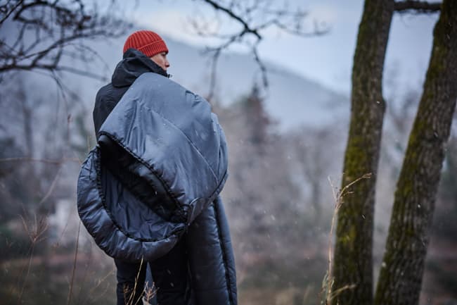 イギリスのアウトドアブランドSnugpak(スナグパック)秋冬寝袋の人気モデルに待望の新色<グレー×ブラック>が登場