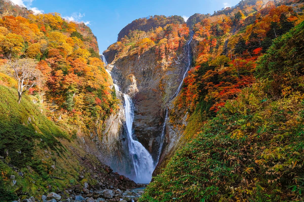 富山・立山町で紅葉シーズンに向けて“電動カート”のレンタル開始!落差日本一の「称名滝」へのアクセスがさらに便利に!