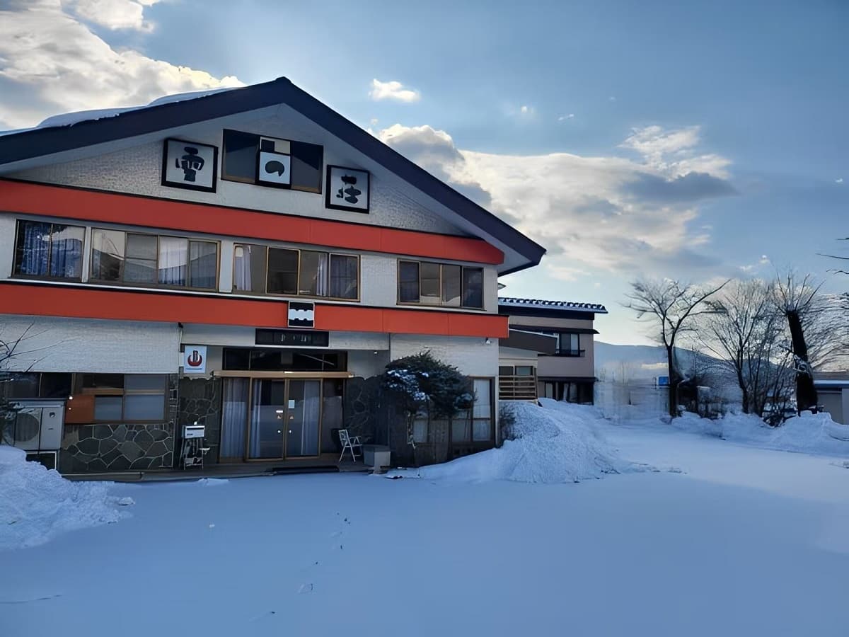 長野県白馬村の民宿発祥のルーツを持つ「雪の荘」がリブランドオープン