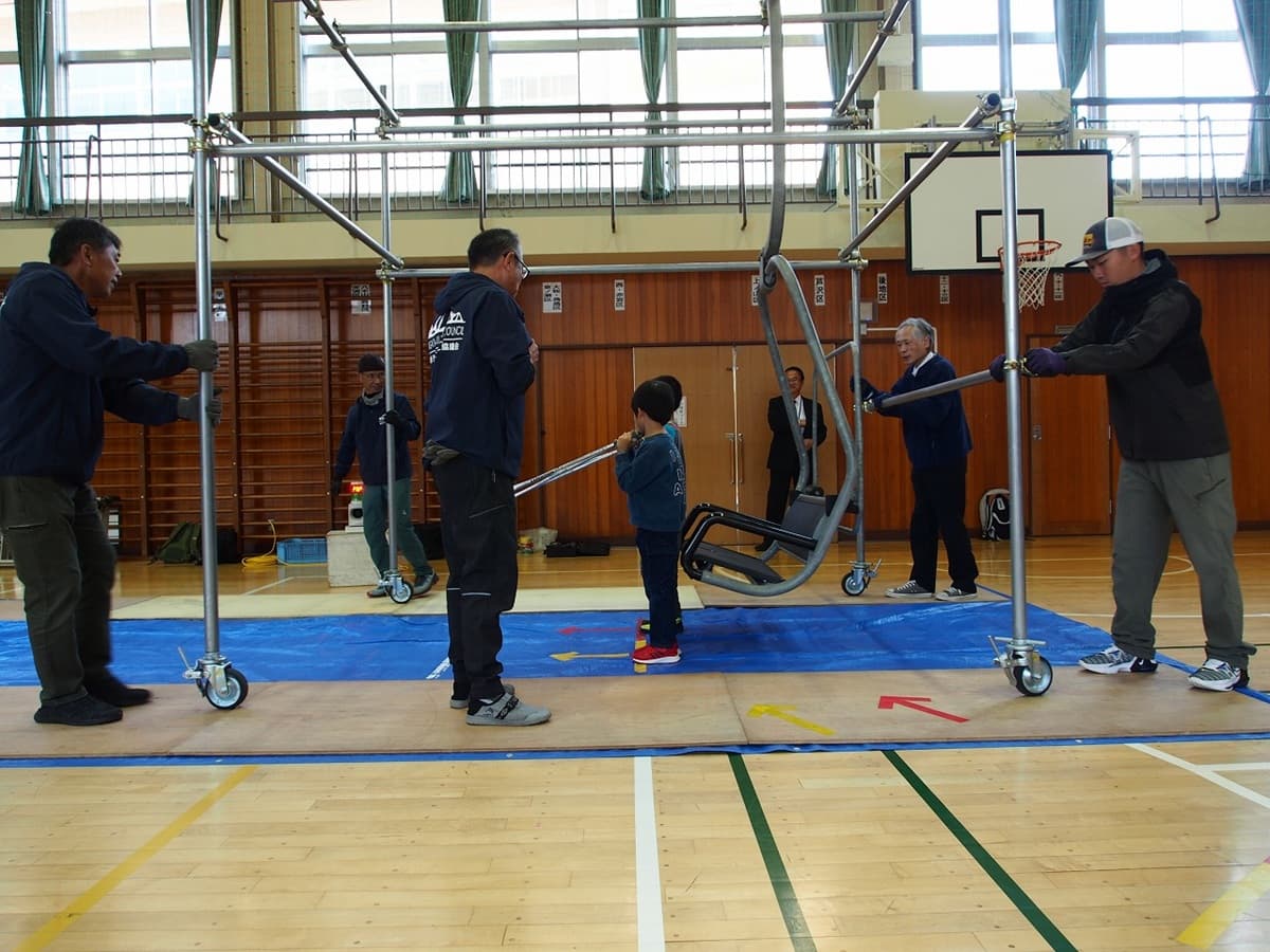 スキー授業の前に本物のリフトを使っての練習会。新潟県内小学校でスキー授業事前講習会を開催します。レルヒさんも登場!