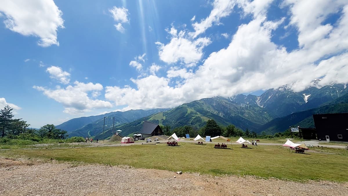 白馬岩岳マウンテンリゾート(長野)の人気エリアが7月18日(金)リニューアル。絶景の夏山でヨガやアクティビティなど非日常の体験を