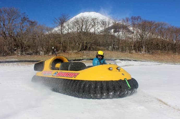富士山二合目のスキー場「イエティ」 「ホバークラフト」が日本初登場!