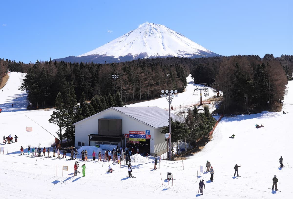 山梨県・ふじてんスノーリゾートの2024-2025シーズンは12月中旬営業開始!メインリフトは 今シーズンがファイナル運行で、38年の歴史に幕