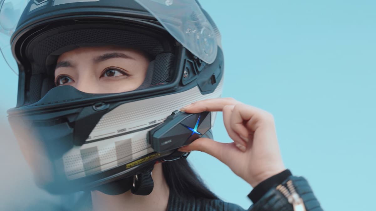 スノーボードやイベント展示会などでも使える!バイク用・次世代インカム「ASMAX(アズマックス) F1 Pro」が日本初上陸!