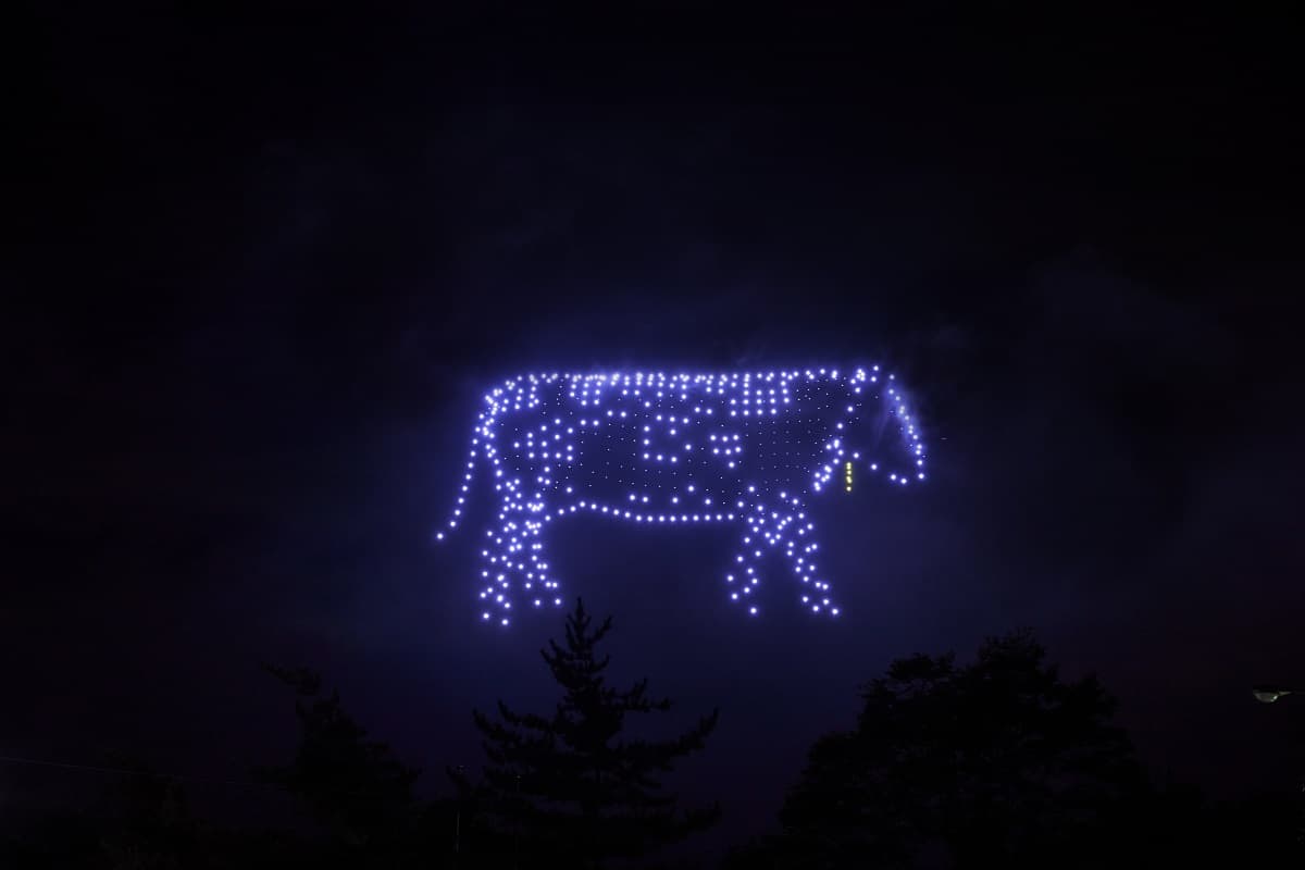 星野リゾート トマム(北海道)、夜空が動くアートに!リゾート滞在がさらに楽しめる日本初常設ドローンショーをスタート