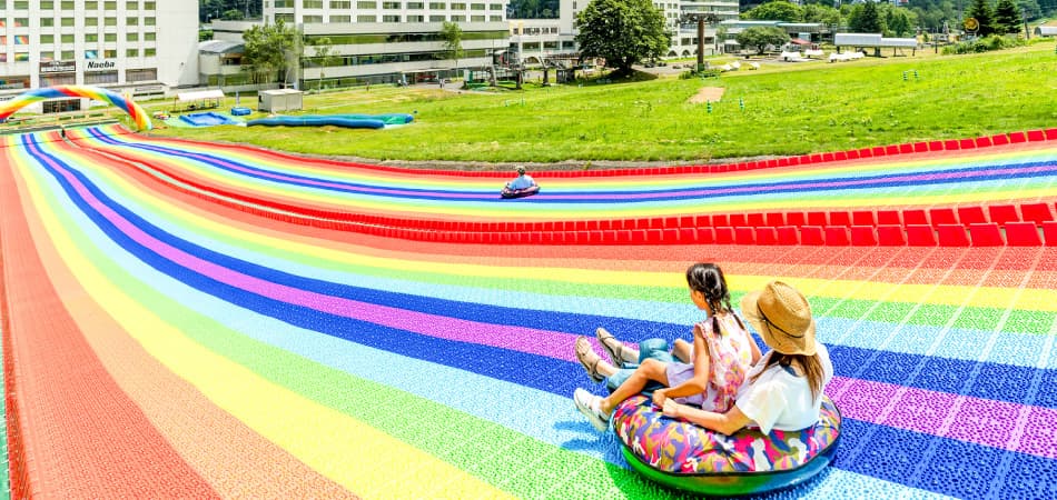 一年中楽しめるオールシーズンリゾート新潟県・苗場スキー場で、四季折々の自然を満喫