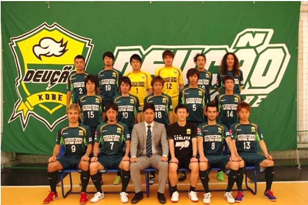 フットサルチーム「デウソン神戸」をサポート決定!/SKINS - 画像2